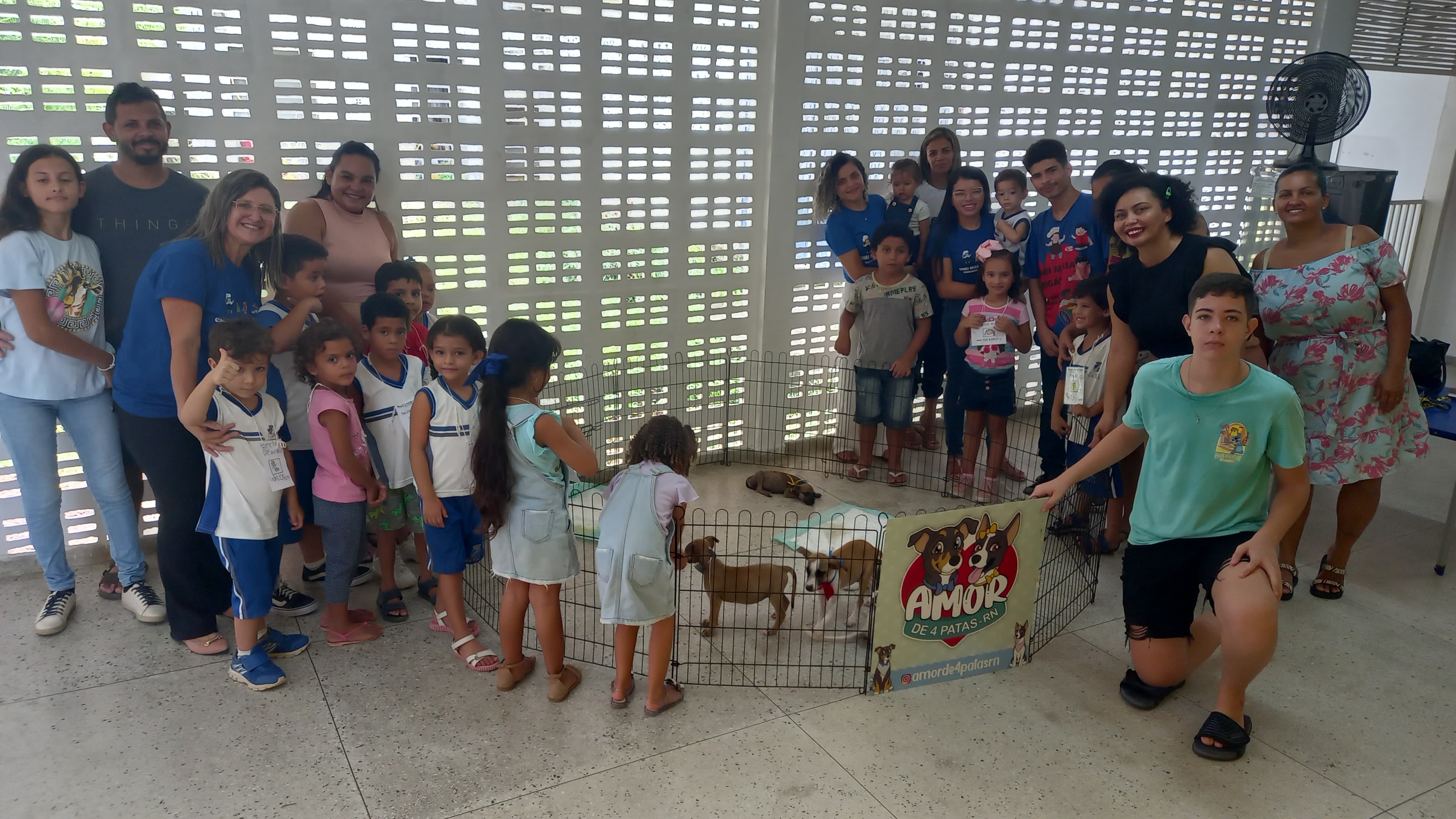 CMEI Professora Maria Abigail Barros promove uma Feira de Adoção de cães